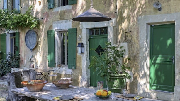 تناول الطعام بالخارج