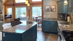Interior - Riverfront Hot Tub & Starlink - South Platte Frontage, 15mi to Breck (Alma)