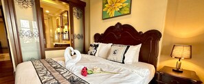 2 bedrooms, individually decorated, individually furnished, desk - Casa Del Rio Residence (Malacca City)