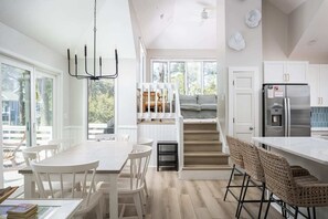 Dining - Home in Corolla Light Beach Sound Access (Corolla)