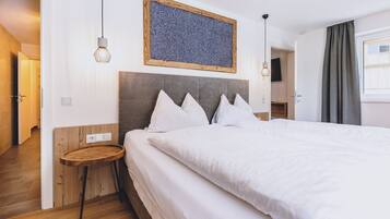 Iron/ironing board, travel cot, free WiFi, bed sheets