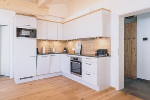 Fridge, microwave, oven, stovetop - M1 - Penthouse Apartment (Rauris)