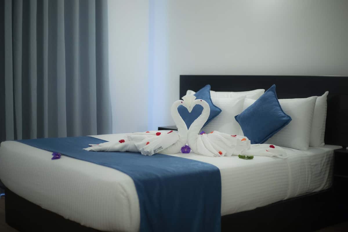Doppia Deluxe | Biancheria da letto di alta qualità, una cassaforte in camera