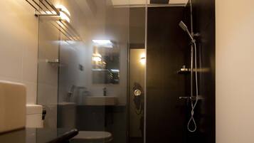 Dusche, Regendusche, kostenlose Toilettenartikel, Haartrockner