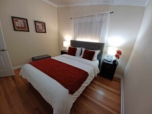 3 Schlafzimmer, Schreibtisch, Bügeleisen/Bügelbrett, Reisekinderbett