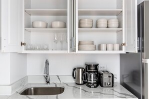 Interior - Nice UES 1BR w/ Gym & pool, by Blueground (New York)