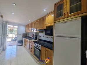 Kühlschrank, Ofen, Herdplatte, Geschirrspüler