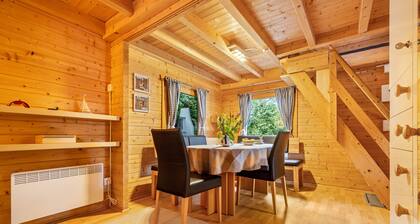 Guest House 'Hütte Im Heidekreis' with Shared Terrace and Wi-Fi