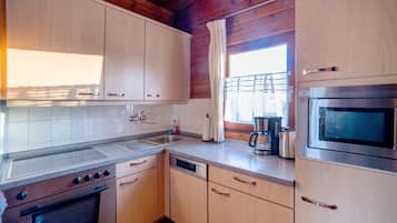 KĂŒhlschrank, Mikrowelle, Ofen, Herdplatte