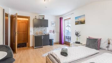 Bügeleisen/Bügelbrett, kostenloses WLAN, Bettwäsche