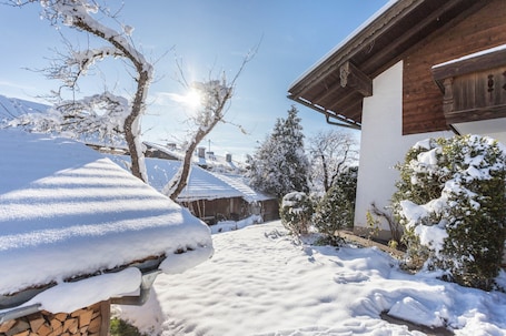 Property grounds. Studio Apartment 'Bergblick' with Mountain View, Balcony and Wi-Fi