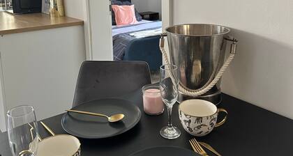 Apartment 'Deluxe Apartement Mit Terrasse' with Shared Terrace and Wi-Fi
