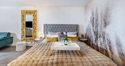 Apartment 'Deluxe Apartement Mit Terrasse' with Shared Terrace and Wi-Fi