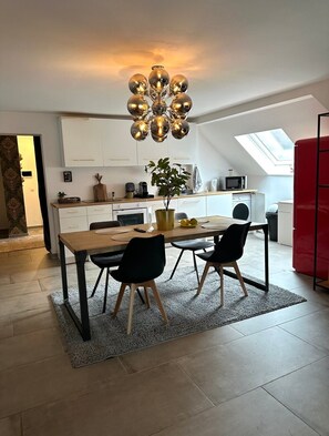 Dining - Apartment 'Deluxe Loftapartement Big Size' with Shared Terrace and Wi-Fi (Duisburg)
