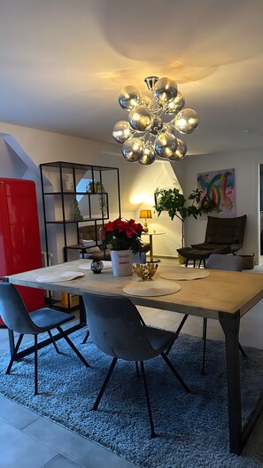 Dining - Apartment 'Deluxe Loftapartement Big Size' with Shared Terrace and Wi-Fi (Duisburg)