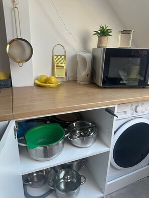 Fridge, microwave, stovetop, dishwasher - Apartment 'Deluxe Loftapartement Big Size' with Shared Terrace and Wi-Fi (Duisburg)