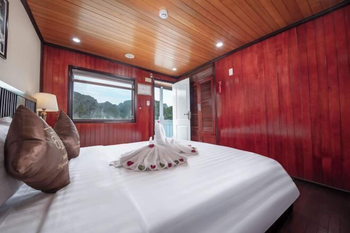 Minibar, desk, bed sheets