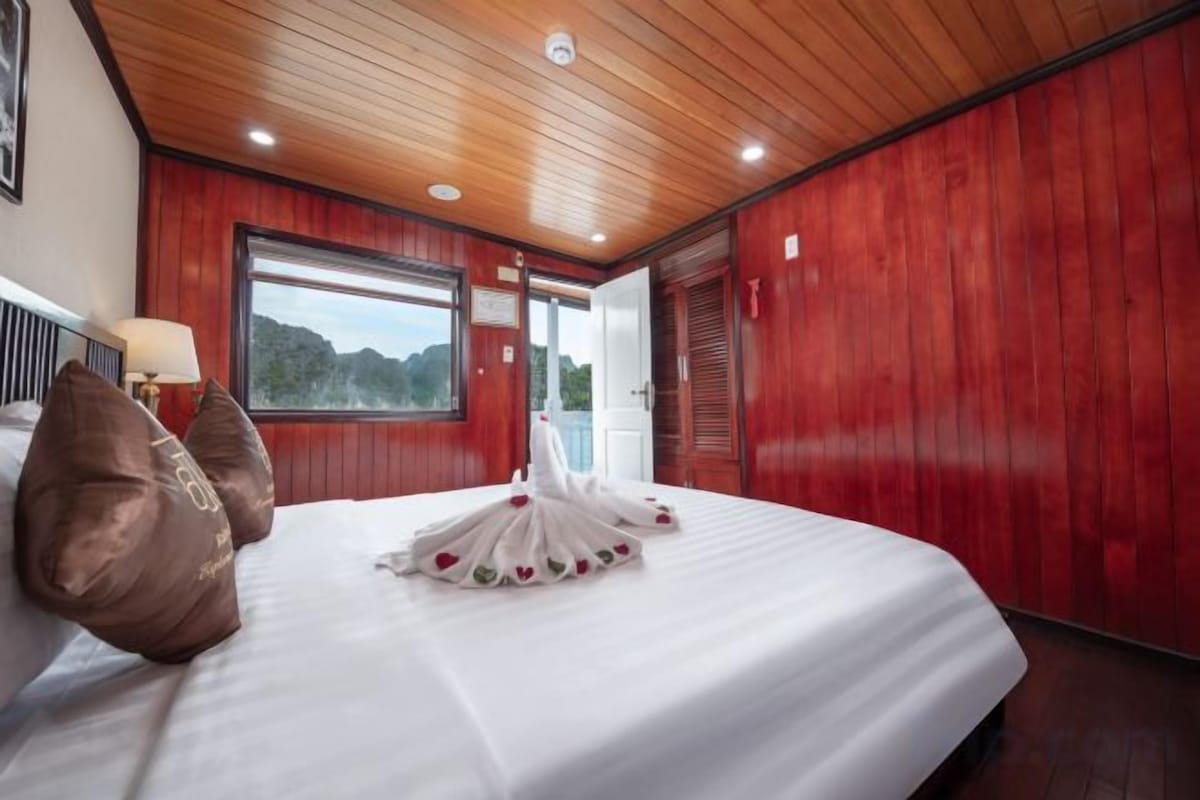 Minibar, desk, bed sheets