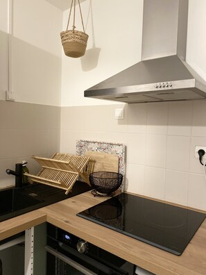 Private kitchen - La Petite Maison de Coline (Reville)