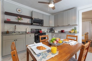 Dining - Tropical Vibes! Spacious 5BD/3BA, BBQ, Parking & more -10 min to Best Locations (West Palm Beach)