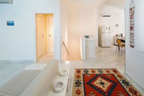 Interior - Afrodite - Custonaci ,Sicily (Custonaci)