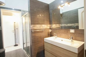 Ducha y secador de pelo