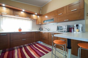 Kühlschrank, Mikrowelle, Geschirrspüler