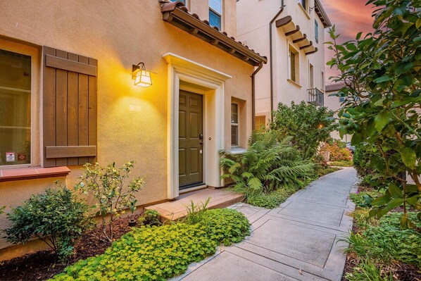 تفاصيل الفندق من الخارج