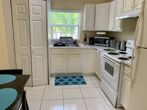 Exterior - Suite 2 Beach, Shuttle, Concierge, Garden, Cats (West Bay)