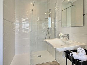 Bathroom - l'atelier des rêves by Interhome (Cherrueix)