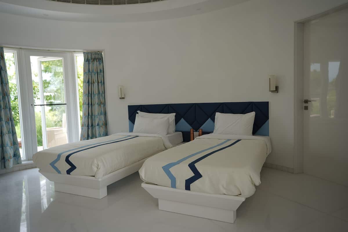 Royal Twin Room | 1 bedroom, desk, free WiFi, bed sheets