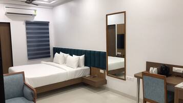 Standard Double Room, 1 King Bed | 1 bedroom, desk, free WiFi, bed sheets