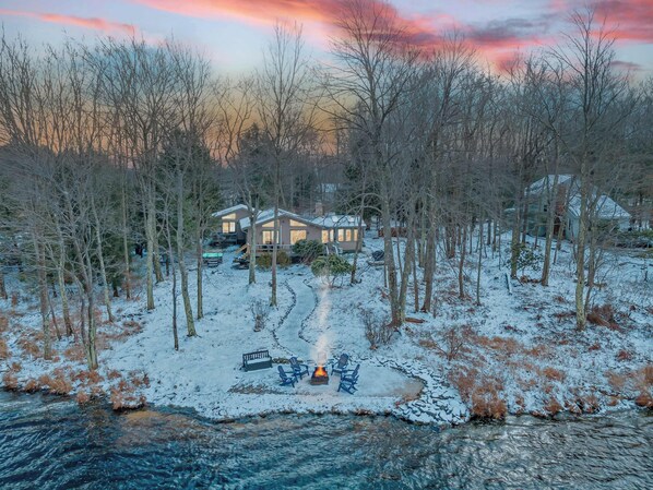 Exterior - Lakefront, Hot Tub, Dog Friendly, Resort Amenities (Gouldsboro)