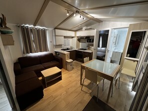 Living area - Mobil Home Grand Confort 3 Chambres 6 Personnes (Samoëns)