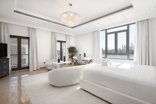 6 bedrooms, in-room safe, iron/ironing board, WiFi - Villa on Beach w/ Private Pool The Palm Jumeirah (Dubai)