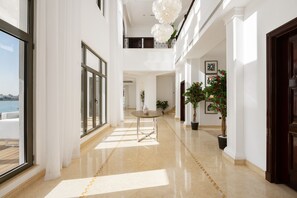 Interior - Villa on Beach w/ Private Pool The Palm Jumeirah (Dubai)
