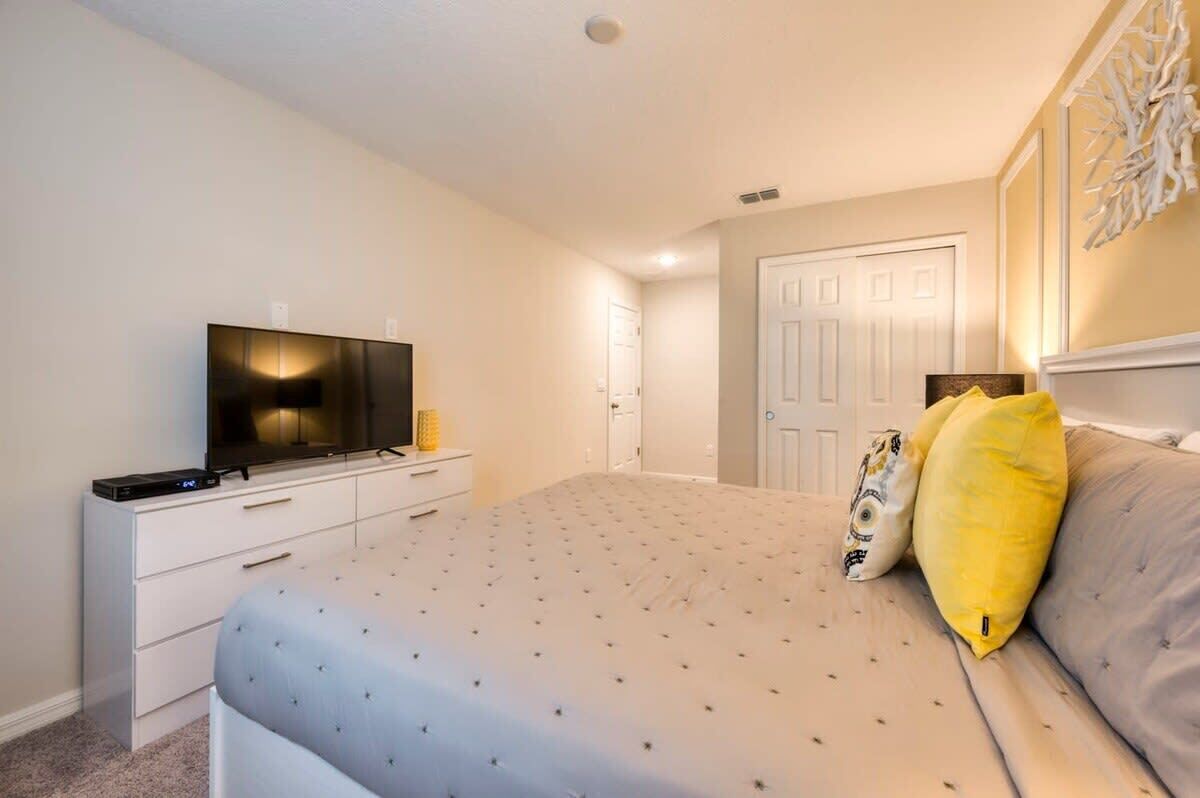5 bedrooms, iron/ironing board, travel cot, WiFi
