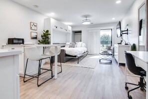 3 habitaciones, escritorio, wifi gratis y ropa de cama