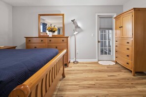 3 bedrooms, desk, iron/ironing board, WiFi