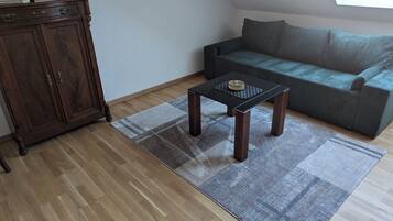 TV, mesa de pingue-pongue