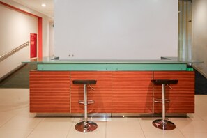 Cafe - Capital O 93347 Glodok Inn By NAM Near Glodok Plaza (Jakarta)