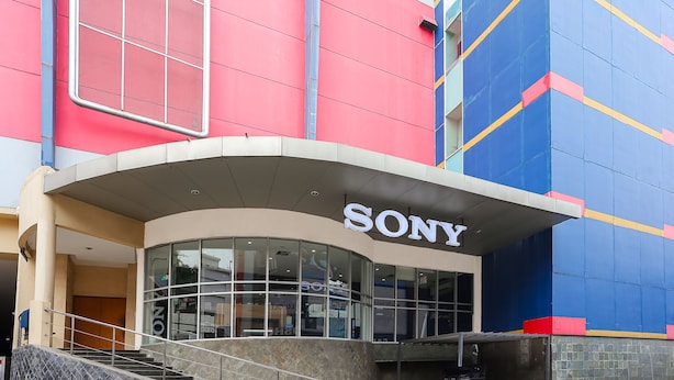 A Sony store with a curved entrance, glass windows, and a tiled facade. - Capital O 93347 Glodok Inn By NAM Near Glodok Plaza (Jakarta)