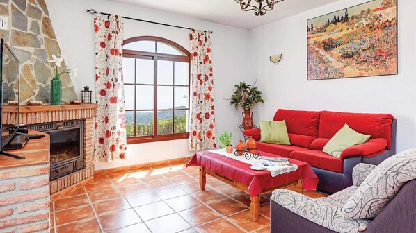 TV, fireplace, DVD player