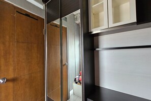 Family Suite | Room amenity - OYO 93352 Apartement Gateway Cicadas By Db Rent (Bandung)