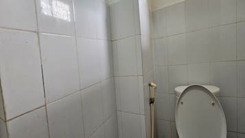 Deluxe Double Room | Bathroom | Shower, towels