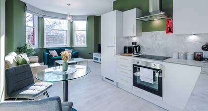 Vintage 2 bedroom apartment with free parking