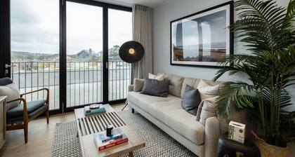 Modern 1-Bedroom Apartment in the Heart of Hayle