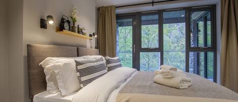 2 bedrooms, iron/ironing board, free WiFi