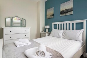 4 bedrooms, desk, iron/ironing board, free WiFi - 4BR in Beeston with Convenient City Centre Access (Beeston)