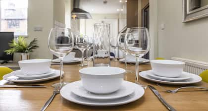 4 Bed Terraced House in Beeston with Convenient City Centre Access